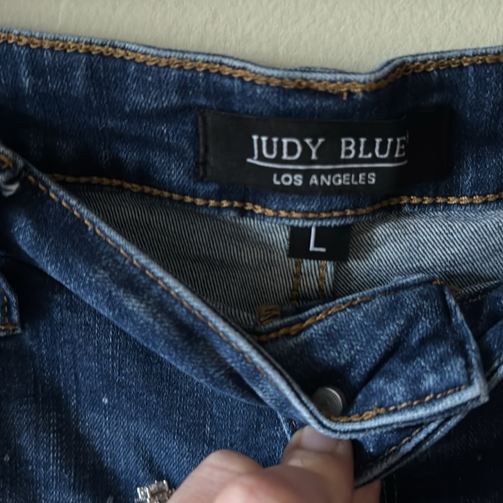 🩳💙🪩Judy Blue Denim Shorts - Picture 4 of 7